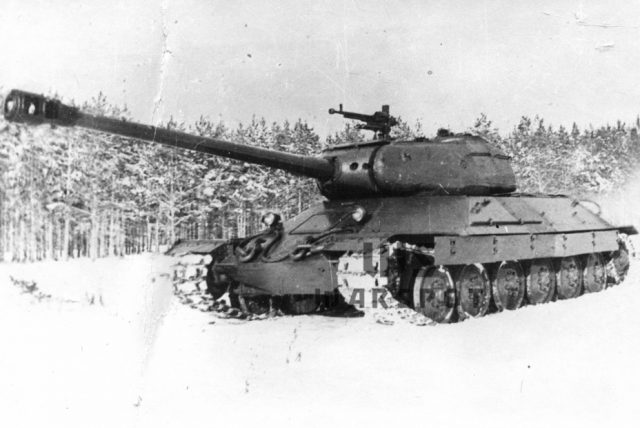 La difícil historia del desarrollo del tanque pesado soviético IS-6. 