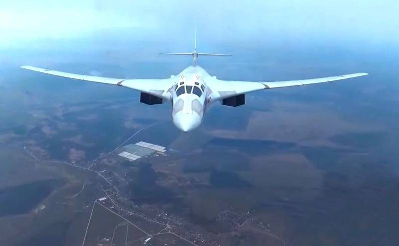 Пара российских стратегов Ту-160 приземлилась на аэродроме в ЮАР