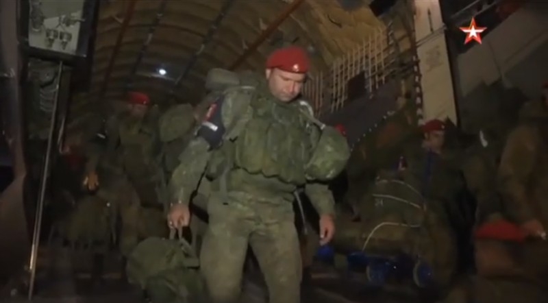 公布俄罗斯联邦军警调往叙利亚撤回库尔德恐怖分子的片段