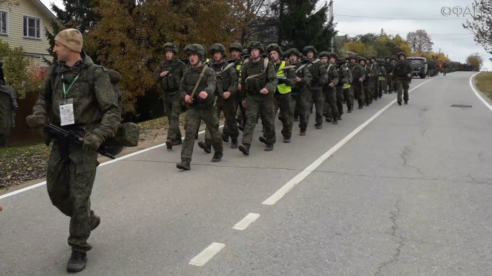 Students and military repeated 85-kilometer march of Kremlin cadets