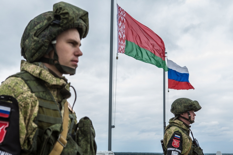 Беларуси и РФ надо подумать как обезопасить себя во время учений НАТО в Польше - Лукашенко