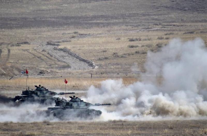 Эрдоган объявил о начале операции на севере Сирии: танки пересекают границу
