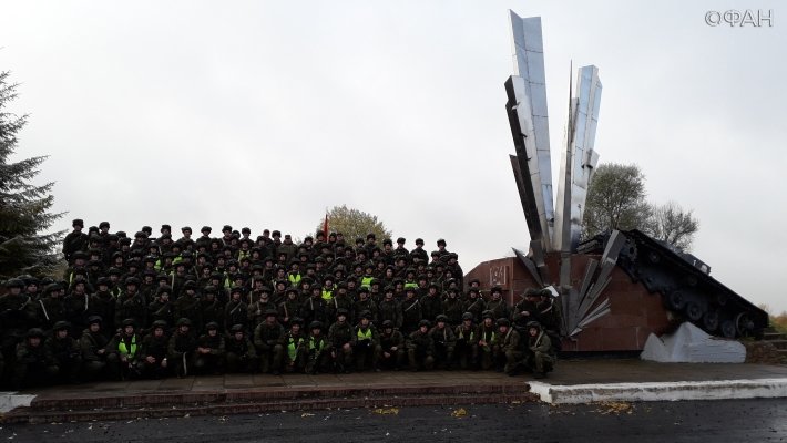 Студенты и военные повторили 85-километровый марш кремлевских курсантов