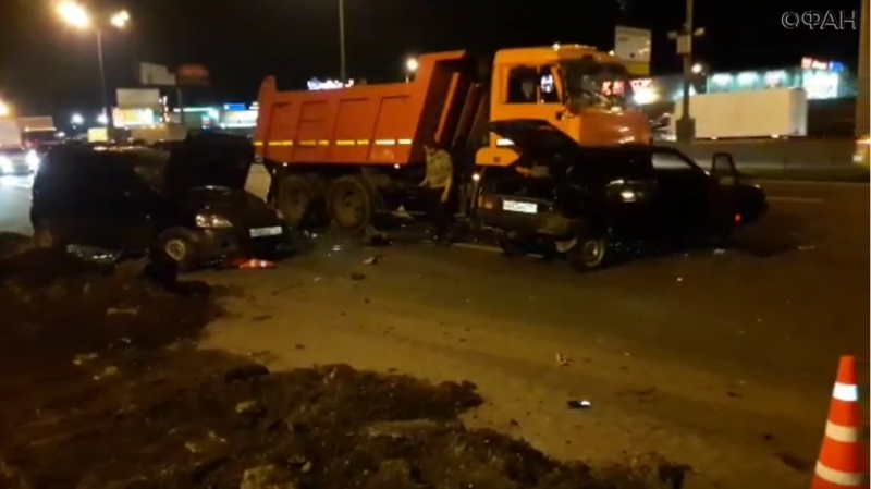 KamAZ demolished two cars and knocked to death a man on the Ring Road