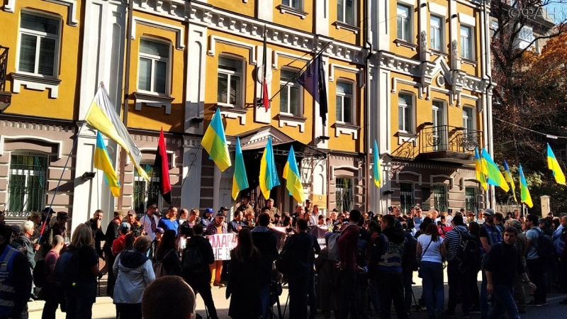 Kiev neo-Nazis marched, supporting the killer of the Italian reporter