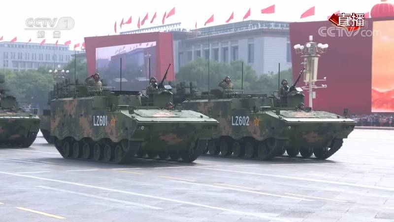 Новое обличье китайских войск: уникальная техника на военном параде в Пекине