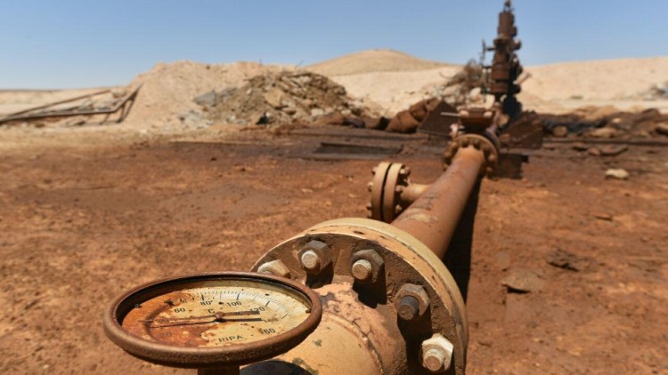 США попирают международное право, поддерживая оккупировавших нефтяные поля в Сирии курдов