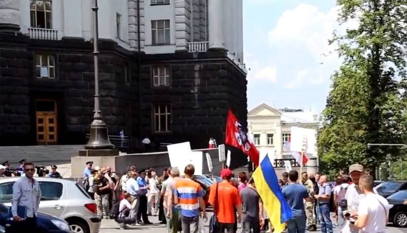 En Ukraine: При выполнении формулы Штайнмайера страна развалится как карточный домик