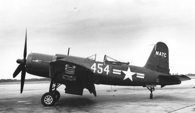 作战飞机: F4U对比 «海盗» 和F6F «地狱猫» 
