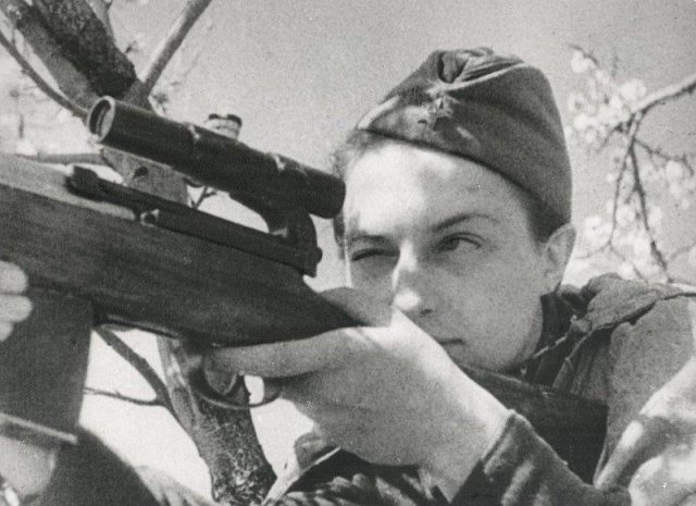 Людмила Павличенко: самая известная женщина-снайпер 