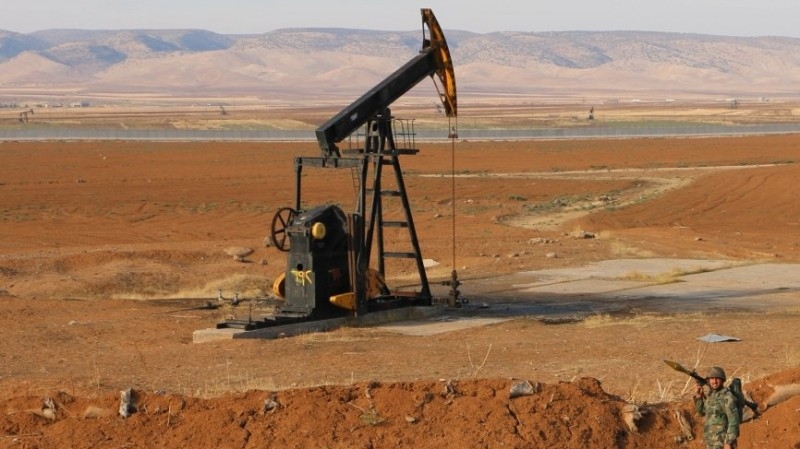 Франция может участвовать в криминальной нефтяной схеме США в Сирии, 专家认为