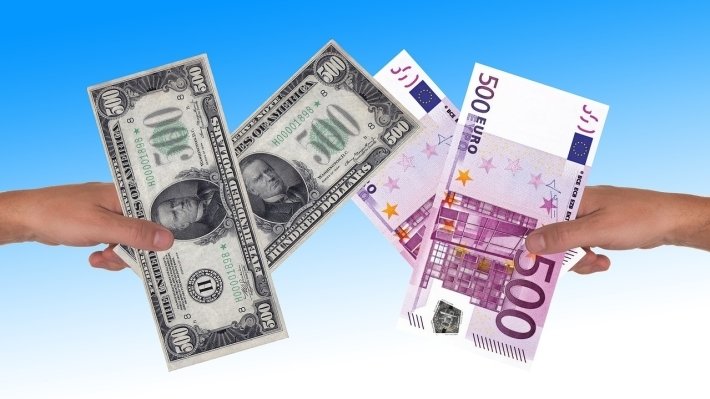 Банк России снизил официальные курсы доллара и евро на 22 十一月