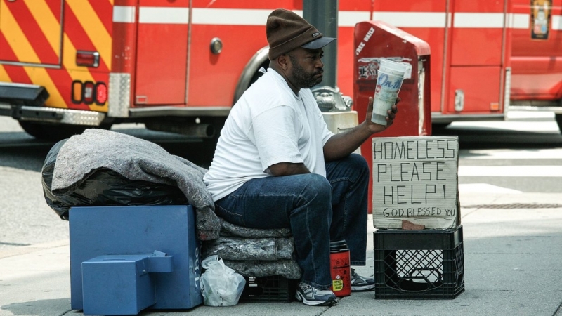 US tax authorities confiscated the house and turn people into homeless