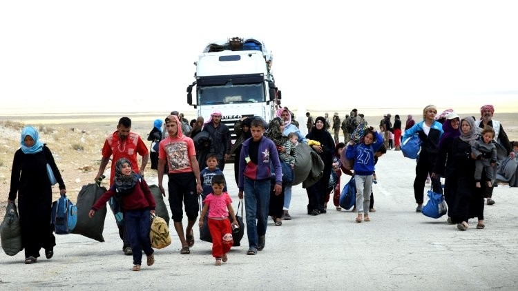 Refugees returning to the liberated territory from gangs of Kurds in northern Syria