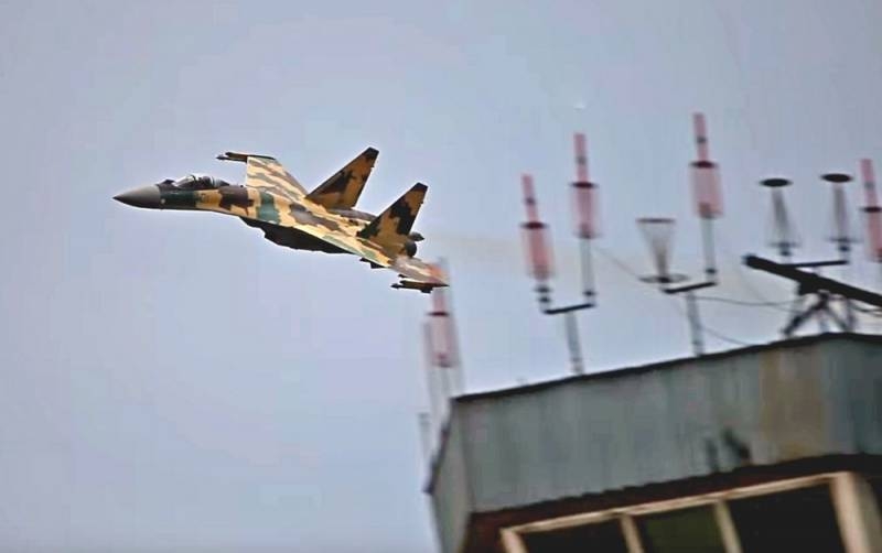 Extreme twists Russian Su-35 hit on video among residential buildings
