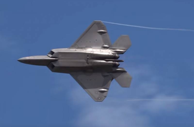 In the US, about the incident 2013 of the year: F-22 pilot mocked pilot Air Force F-4 Iran over the Persian Gulf