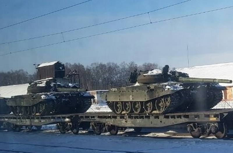 Куда пошли танки? Запечатлена перевозка Т-62 и Т-72