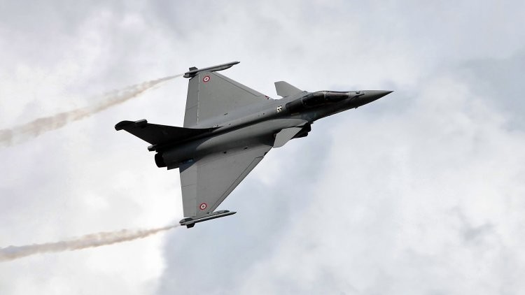 Индия пытается оправдать покупку французских истребителей «Rafael» «слабостью» Су-30МКИ