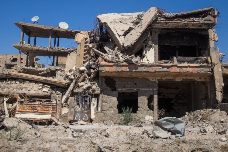 Террористы ИГ* уничтожили нефтевоз курдских боевиков в провинции Дейр-эз-Зор в Сирии
