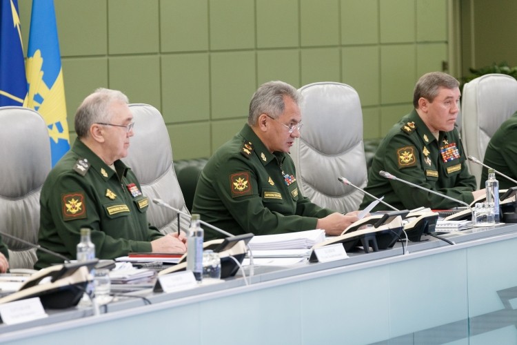 Shoigu told the replenishment Russian VKS series of new pilots and navigators