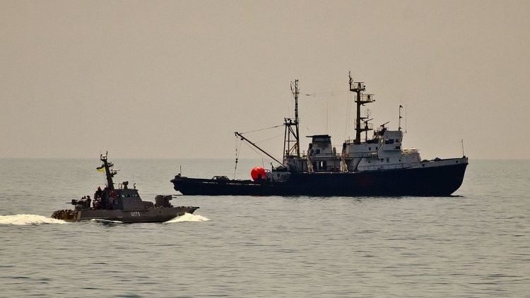 Russia began the movement of detained ships in the Kerch Strait Ukrainian Navy
