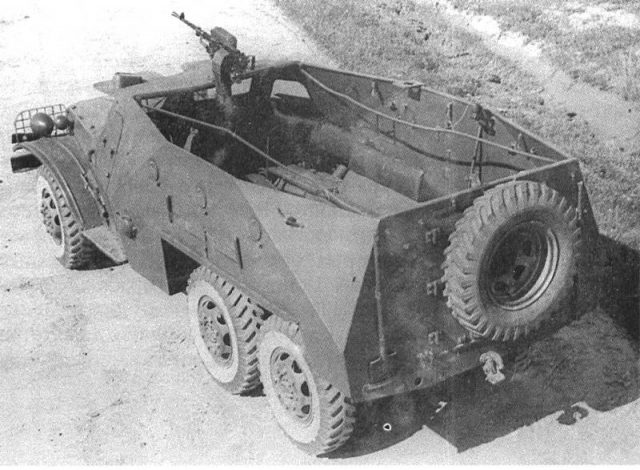 БТР-152: настоящий "боевой автобус" 