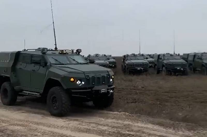 ВСУ получили первую партию новых бронеавтомобилей "Новатор"