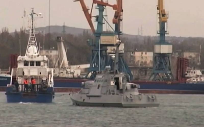 In the Ukraine, said, что перед возвращением РФ "повредила" boats and tug