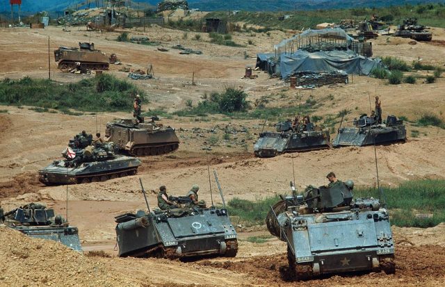 Véhicule blindé de transport de troupes M113 - le plus massif de l'histoire 