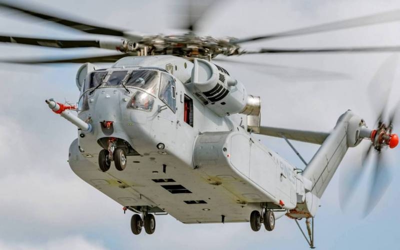 Helicopter CH-53K with the AN / ALE-47 protection system is being tested in the US