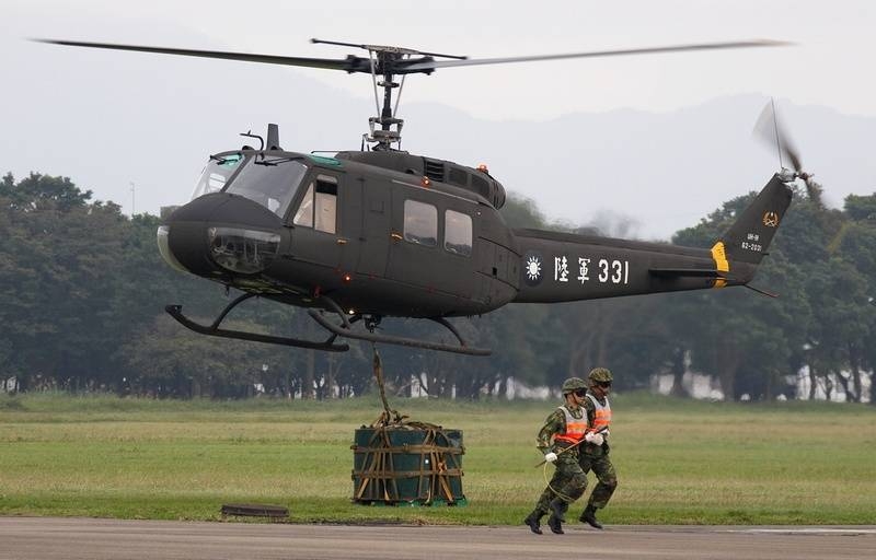 Тайвань списал последних "Ирокезов": helicopters Bell UH-1H decommissioned