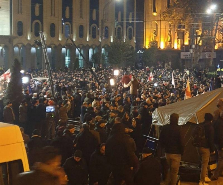 В "демократической" Грузии спецназ полиции разогнал протестующих дубинками и водомётами