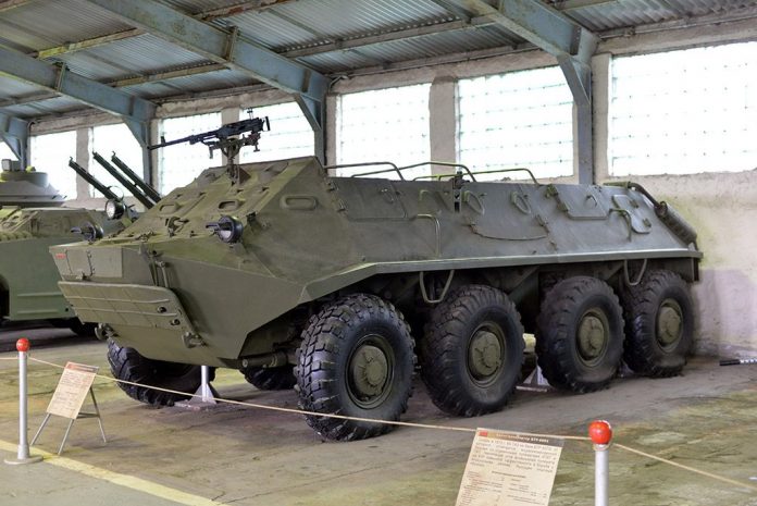 BTR-60: le premier véhicule blindé de transport de troupes à quatre essieux en série au monde 