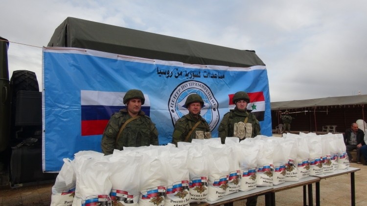 Жители провинций Алеппо и Эль-Кунейтра получили от российских военных 850 продовольственных наборов