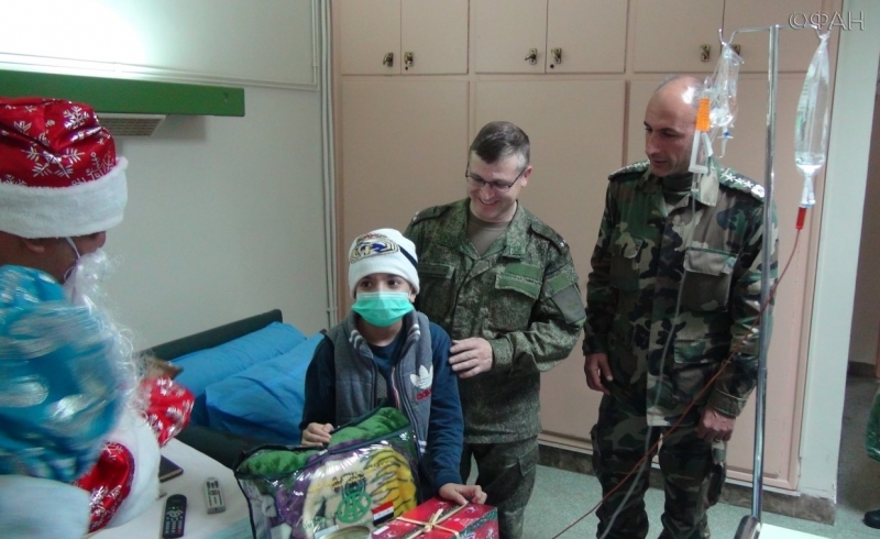Russian military brought Christmas gifts to the hospital Syrian children