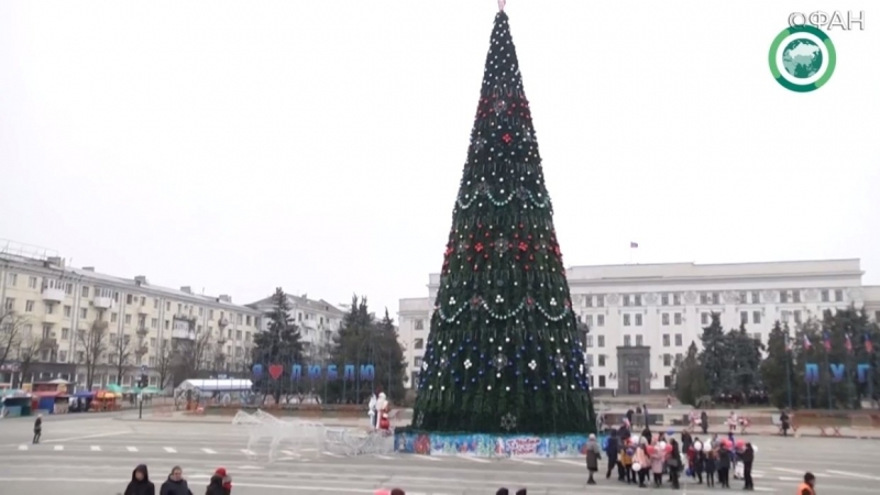 Дети с прифронтовых территорий в Донбассе приняли участие в главной елке ЛНР