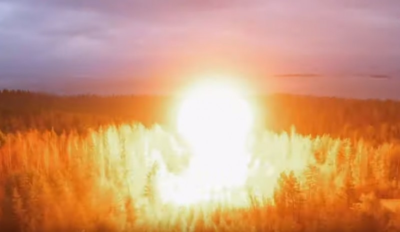 The moment of testing the doors of the command post of the Strategic Missile Forces «nuclear explosion» I hit on video