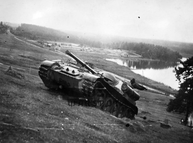Project SU-101 as an alternative to the aft guns 