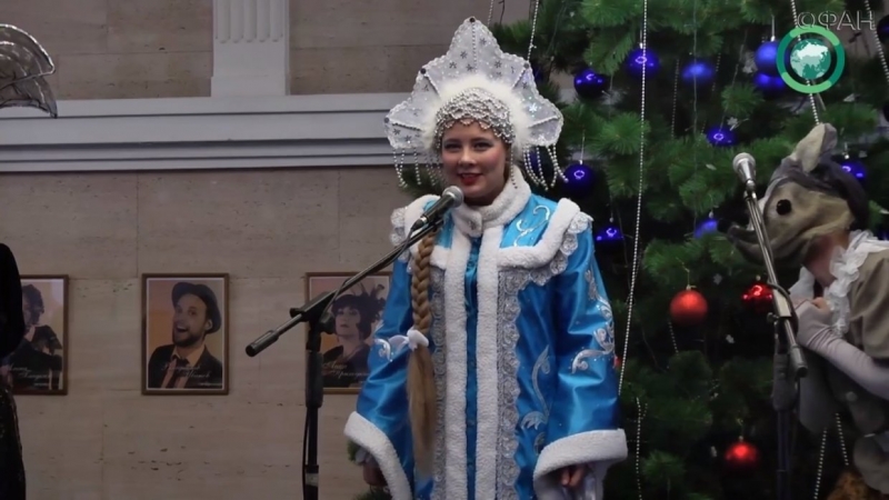 Les enfants des territoires de première ligne du Donbass ont participé au principal sapin de Noël de la LPR