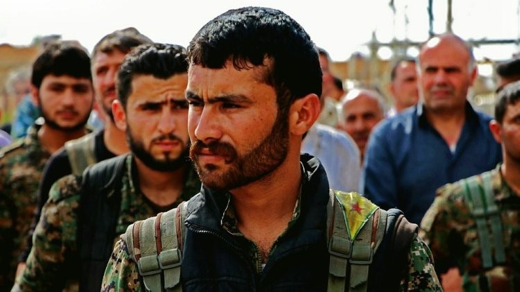 Kurdish gangs raided a Syrian Rakka, in which four people were detained