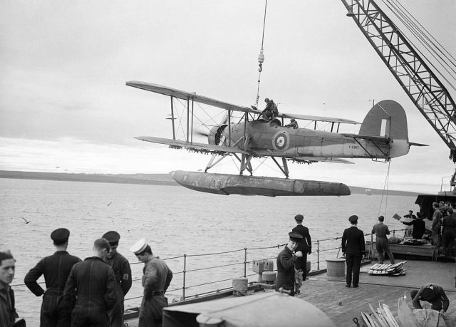 作战飞机: палубный торпедоносец Fairey «Swordfish» 