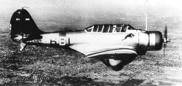 战斗机: палубный бомбардировщик Douglas SBD «Dauntless» 
