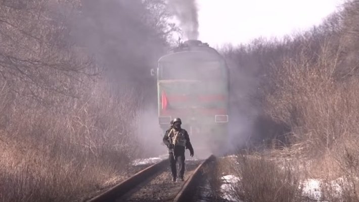 Украина расписалась в бессилии перед националистами отказом пустить поезда в Донбасс