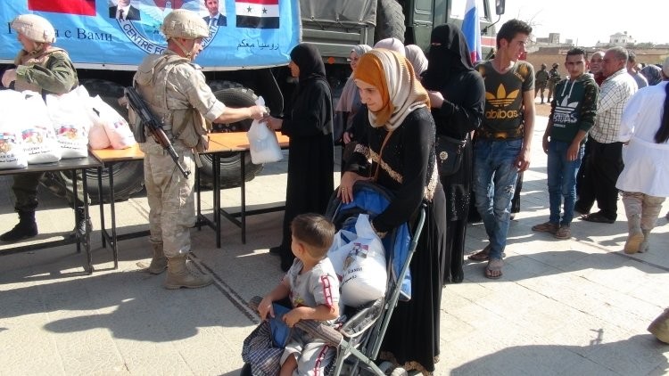 Военные РФ доставили жителям трех сирийских провинций около восьми тонн гуманитарной помощи