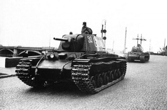 pavel hudz: un KV-1 contra 18 tanques enemigos 