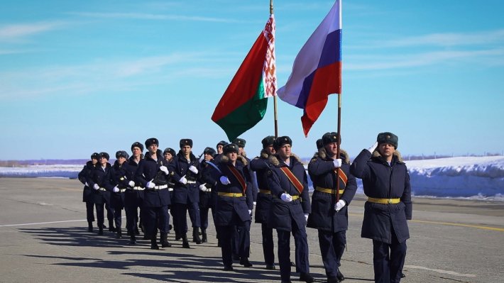 The extension of the agreement on the Russian military facilities in Belarus Minsk strengthen its ties with Moscow