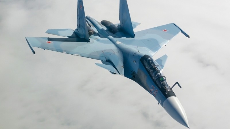 Refueling aircraft Su-30cm and Su-24M in the air fell on video