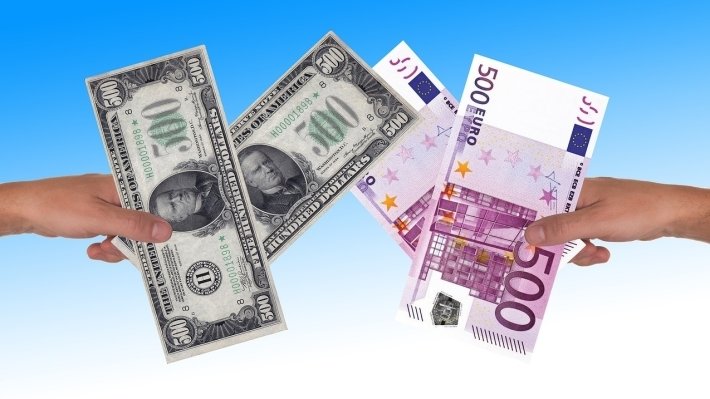 ЦБ закрепил официальные курсы доллара и евро на 1-9 января