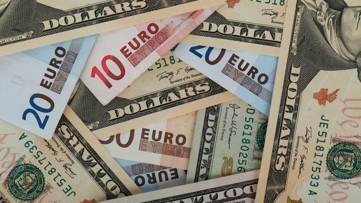 Central Bank raised the official dollar and the euro on 29 January