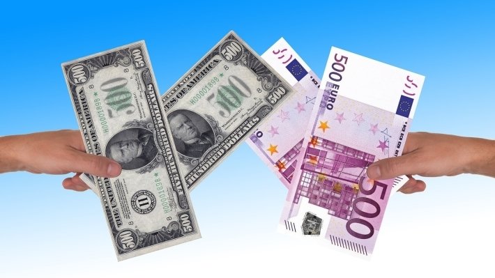 ЦБ снизил официальные курсы доллара и евро на 21 enero